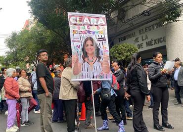 Simpatizantes de Clara Brugada esperan su llegada a Tribunal Electoral de CDMX; recibirá constancia de validez de la elección