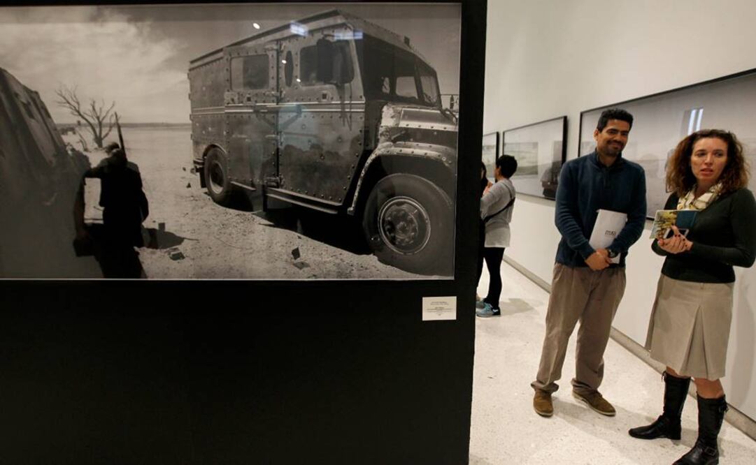 Con su lente, Oldman capta un set de filmación en Praga, los campos áridos de Nuevo México, al músico Jack White y hasta un autorretrato frente al espejo de algún camerino. (FOTO: EFE)
