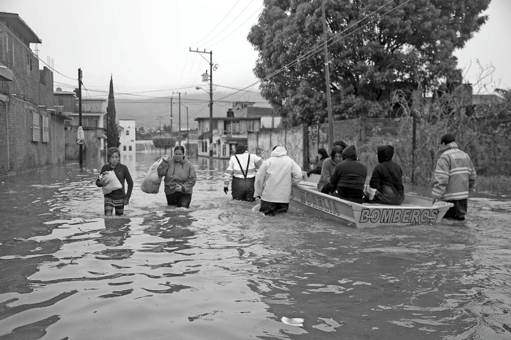 Autoridades federales anuncian que entrará en operación el Centro Nacional de Huracanes, el cual generará información sobre el desarrollo de los meteoros (ARCHIVO EL UNIVERSAL)