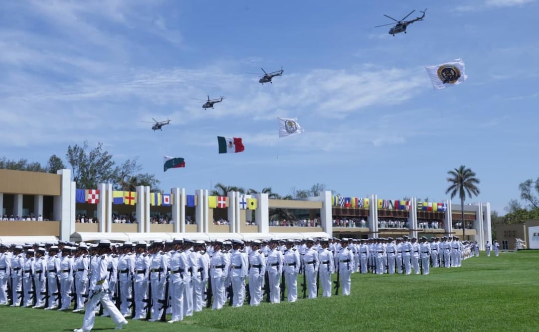 La presidenta de México, Claudia Sheinbaum Pardo, encabezó el 112 aniversario de la defensa del Puerto de Veracruz y jura de bandera de las y los cadetes de la Secretaría de Marina (Semar), en la Heroica Escuela Naval Militar, Antón Lizardo. Foto: Fernanda Rojas / EL UNIVERSAL