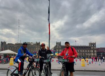 Ciclistas disfrutan del paseo dominical con ruta extendida al Zócalo