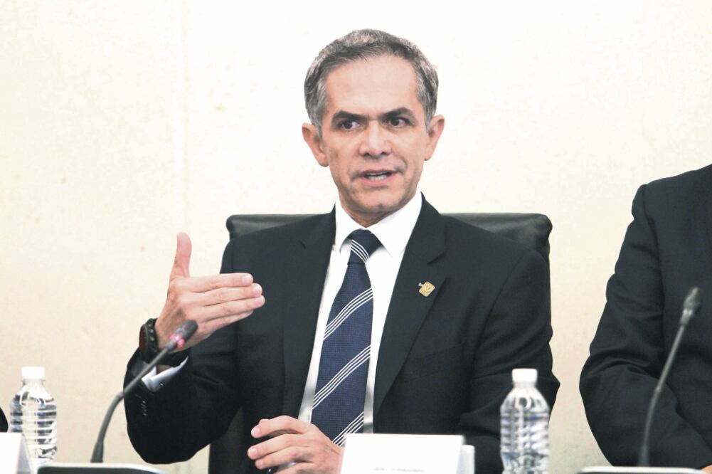 Participa Mancera. Miguel Ángel Mancera, en calidad de coordinador de Seguridad de Conago, se reunió con la Jucopo del Senado. (GERMÁN GARCÍA. EL UNIVERSAL)