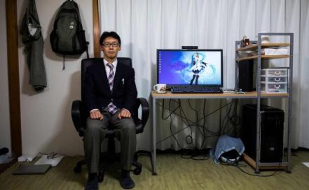 Hombre en Japón se casa con famoso holograma de Hatsune Miku