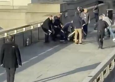 Lo que sabemos sobre el ataque con cuchillo en el puente de Londres