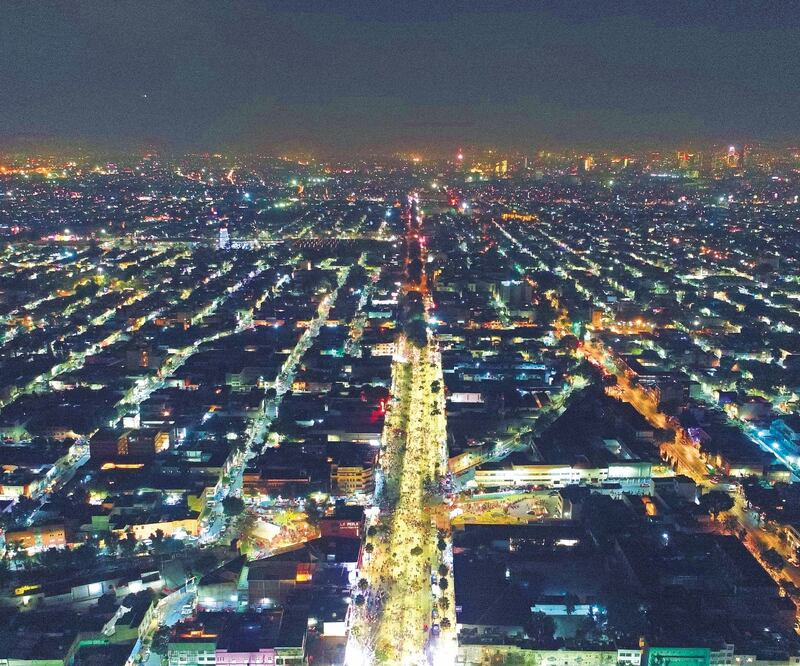 La alcaldía de Gustavo A. Madero, encabezada por Francisco Chíguil Figueroa, puso en marcha desde 2019 el programa “Iluminemos Tu Alcaldía” y ahora luce alumbrada y segura. Fotos: ESPECIAL