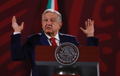 AMLO califica marcha a favor del INE como un “striptease” político del conservadurismo
