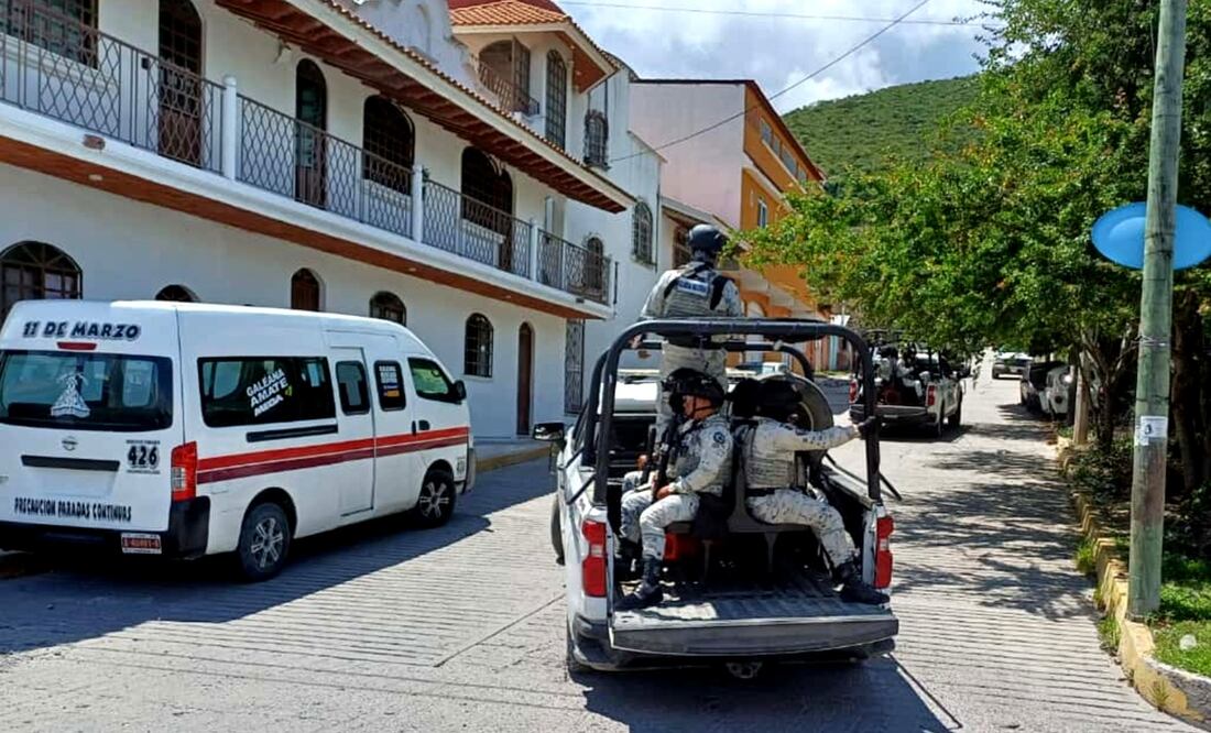 Elementos del Ejército y la Guardia Nacional hicieron rondines por Chilpancingo, Guerrero, tras la quema de unidades del transporte público, el lunes 29 de septiembre de 2025. Foto: Anwar Delgado/EL UNIVERSAL