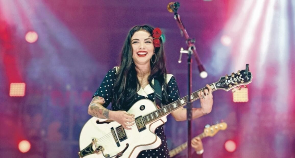 Lucero sorprende al besar a Mijares