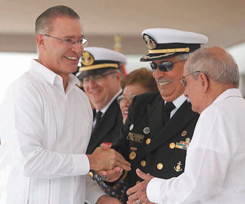 El gobernador Quirino Ordaz Coppel en la ceremonia del 140 aniversario de la Escuela Náutica Mercante de Mazatlán.