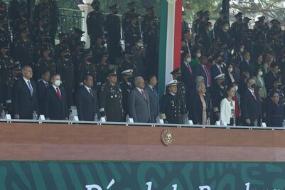 "La unidad del país se construye con justicia honesta", dice Zaldívar en ceremonia del Día de la Bandera