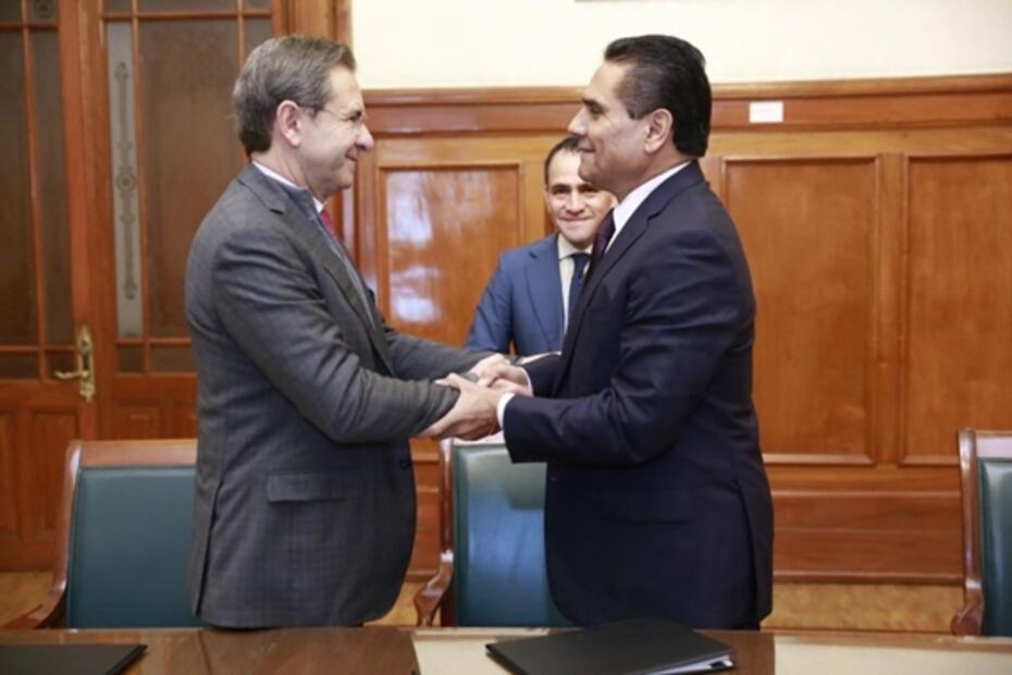 Gobierno de Michoacán firma acuerdo educativo; fin a 30 años de incertidumbre: Aureoles