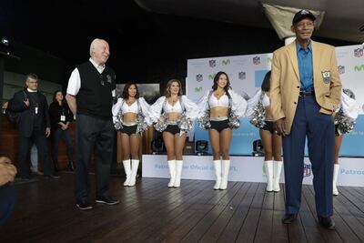 Brown estrena saco de Salón de la Fama en México