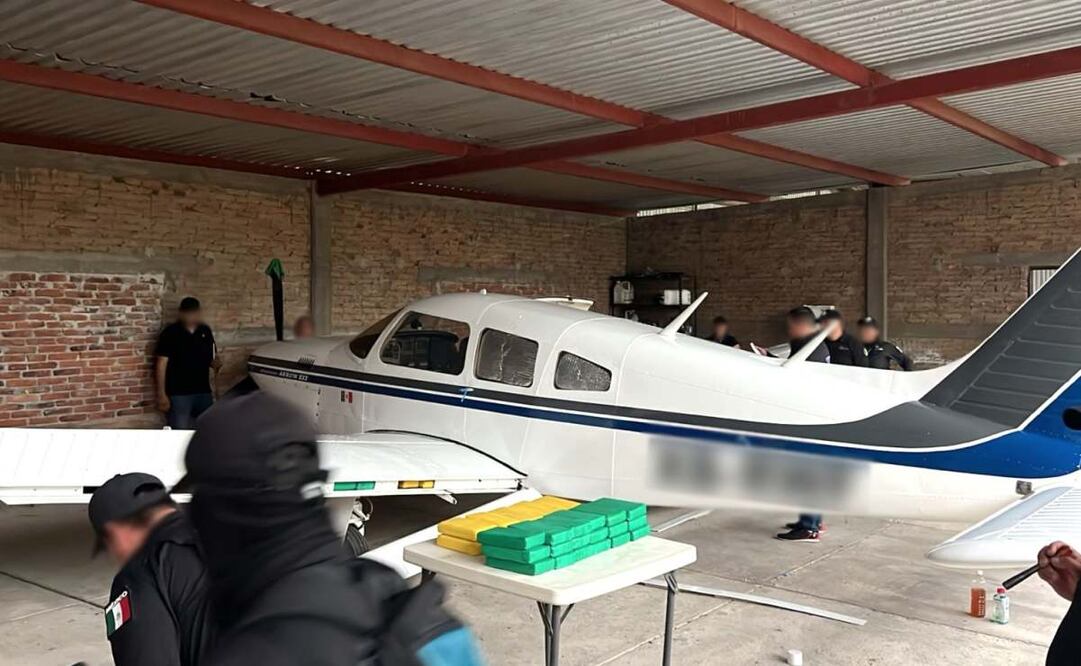 FGR asegura avioneta con 203 paquetes de cocaína en Tapachula, Chiapas este domingo 19 de octubre de 2025. Foto: Especial