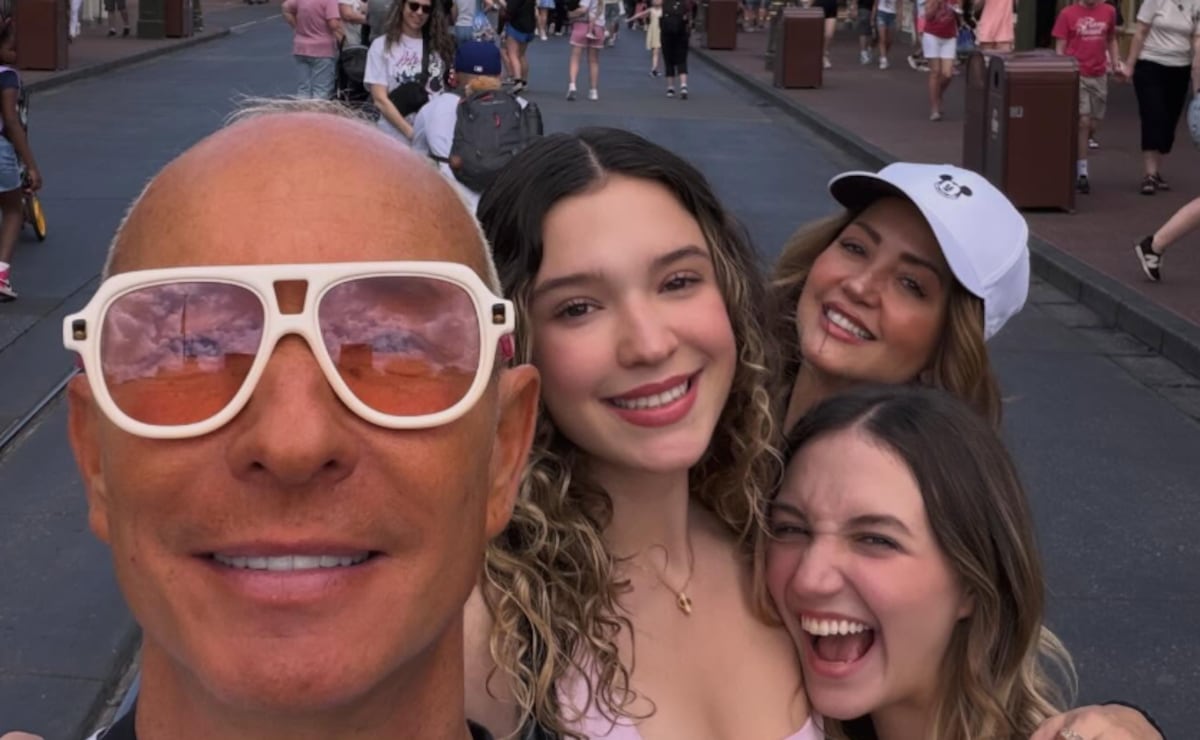 Critican a Andrea Legarreta y Erik Rubín por irse de vacaciones con sus hijas, pero sin sus parejas: "esto no es madurez, es apego"