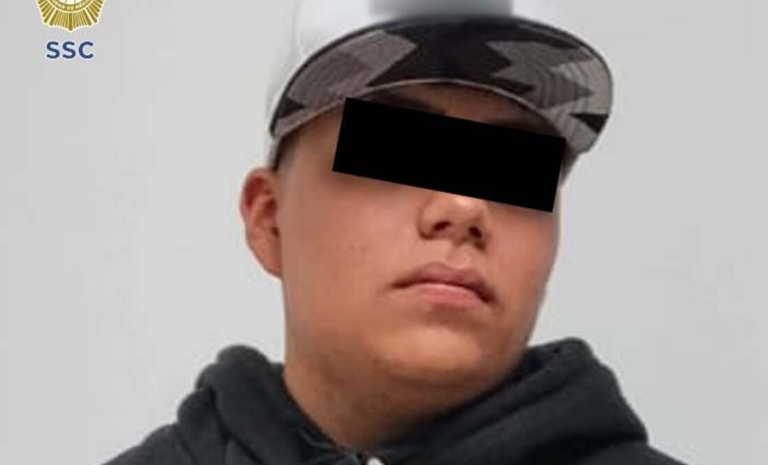Detienen a joven de 18 años por presuntamente robar tiendas en Iztapalapa con réplica de pistola.
Foto: Especial.