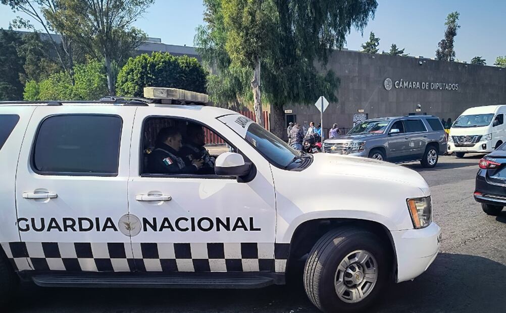 Desde los primeros minutos de hoy, las inmediaciones de la Cámara de Diputados se mantienen resguardadas por elementos de seguridad. Foto: Luis Camacho/EL UNIVERSAL