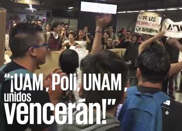 Contingente de la UAM se une en metro Mixcoac rumbo a la "marcha del silencio"