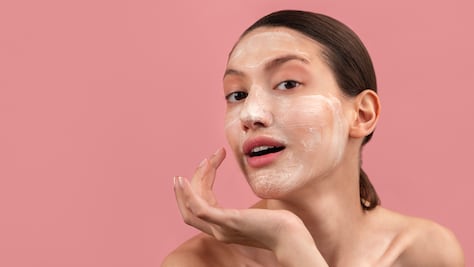 Cómo exfoliar la piel de la cara para eliminar los puntos negros