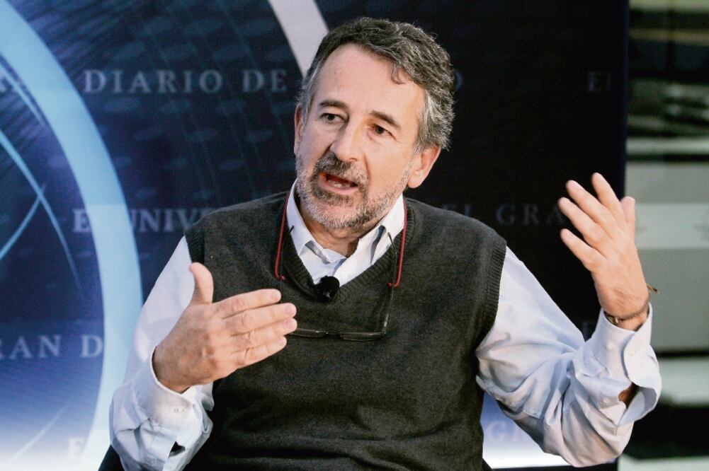 Alejandro Calvillo, del Poder del Consumidor, dice que se elaboró una estrategia para evitar los conflictos de interés de los actores involucrados en las políticas públicas contra la obesidad. (ESPECIAL)