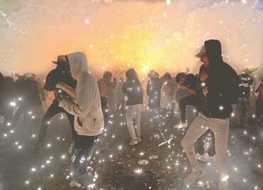 Fuego que alumbra la noche en Tultepec