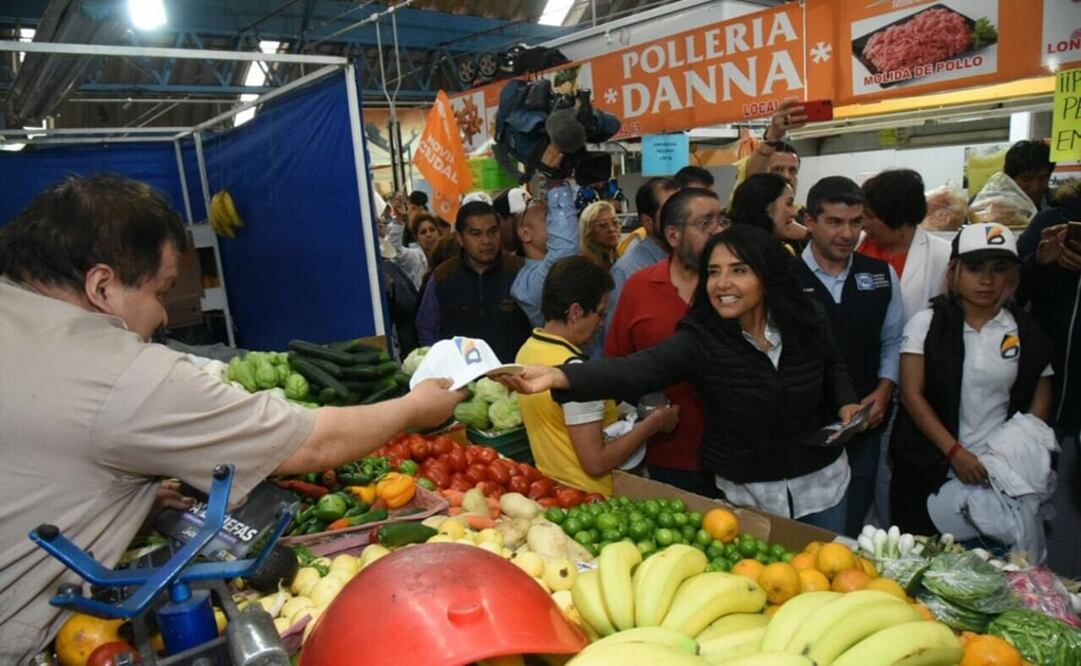 La candidata del Frente recorrió el mercado 18 de Marzo en la colonia Pensil (Foto: especial)