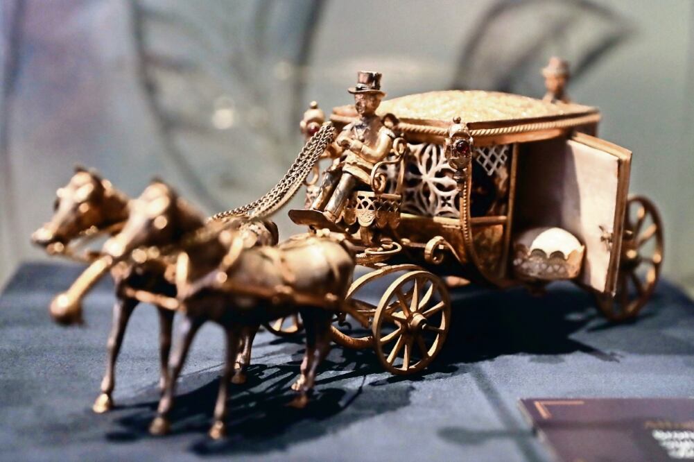 Relojes, porcelana, armas, textiles y demás objetos integran la muestra. (IVÁN STEPHENS. EL UNIVERSAL)