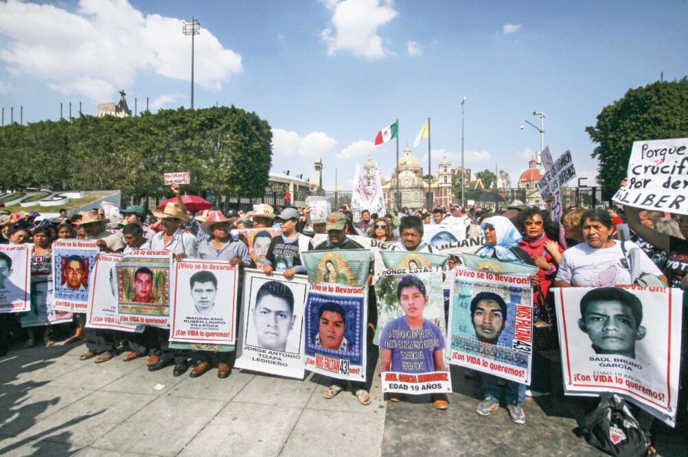 El año pasado los familiares de los 43, luego de su visita a la Basílica, acusaron un trato “humillante” (ARCHIVO EL UNIVERSAL)