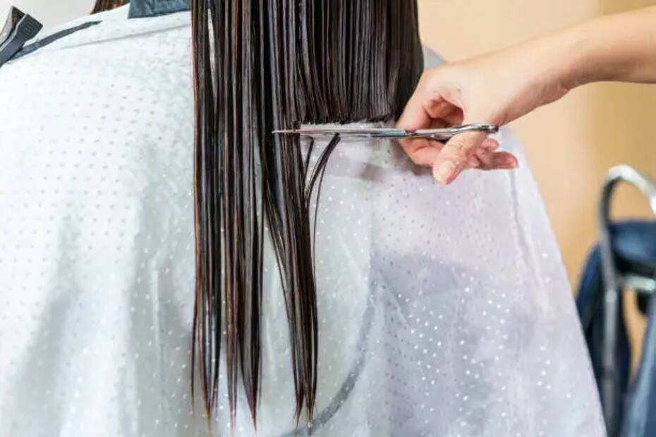 Cortar el cabello cada cierto tiempo lo fortalece y mejora su aspecto. Foto: Unsplash