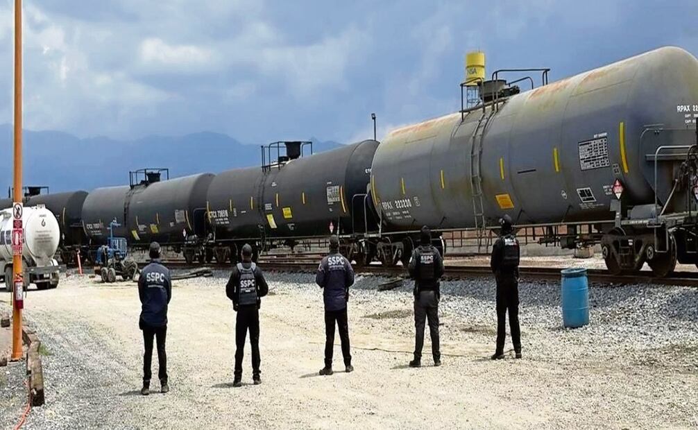 El pasado 7 de julio autoridades federales y locales realizaron el decomiso más grande de huachicol en Coahuila, con 15 millones de litros de combustible ilegal. Foto: Especial