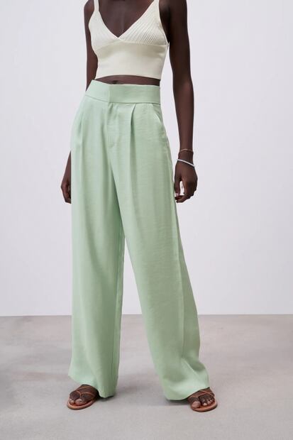 Los pantalones acampanados que debes tener esta temporada