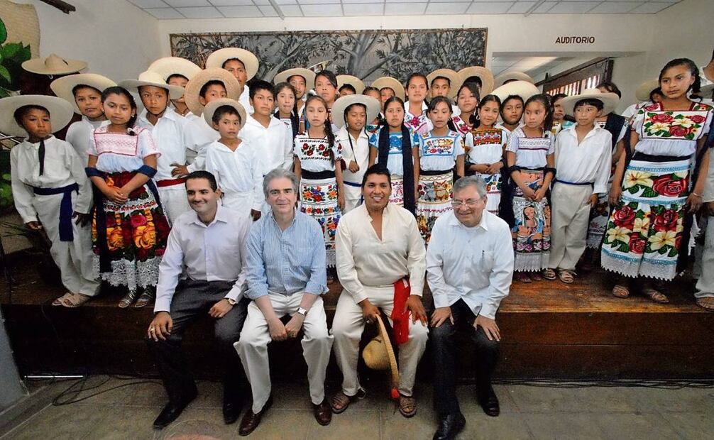 El gobierno de Peña Nieto impulsó el primer Plan Michoacán, del que hoy
se desconocen resultados. En la imagen, un evento en Apatzingán, encabezado por el entonces presidente del Conaculta, Rafael Tovar. Foto: Archivo EL UNIVERSAL