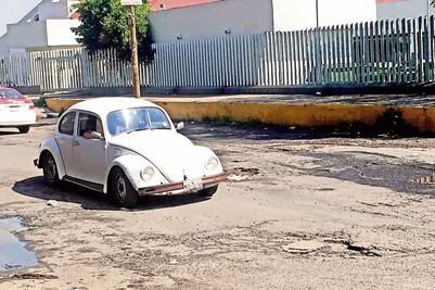 En Iztapalapa parchan baches a medias, acusan vecinos