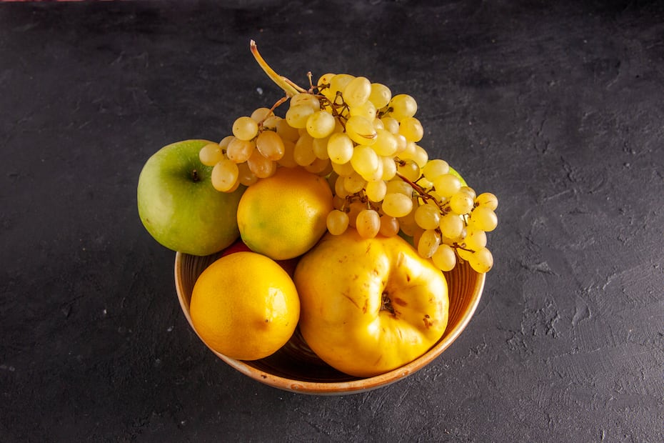 Los tonos amarillos y dorados en las frutas están ligados a compuestos antioxidantes. Foto: Freepik