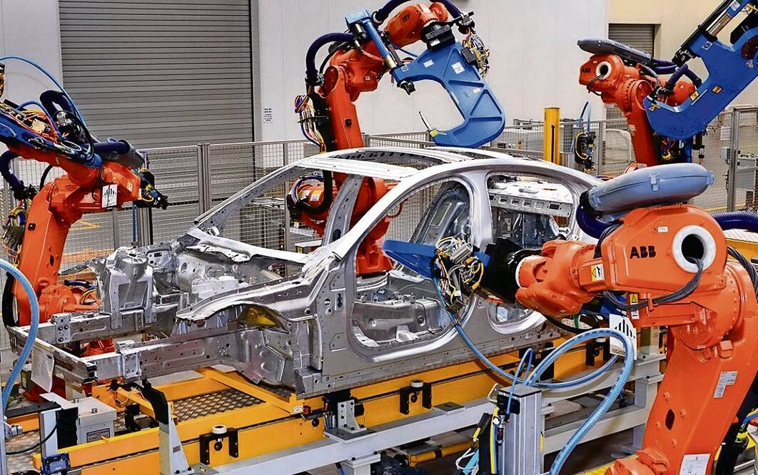 Las actividades en las líneas de montaje automotriz están entre los puestos de trabajo ya reemplazados por maquinaria e inteligencia artificial, Foto: Cortesía