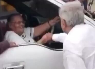 Cuando AMLO saludó a la madre del Chapo Guzmán y liberó a Ovidio