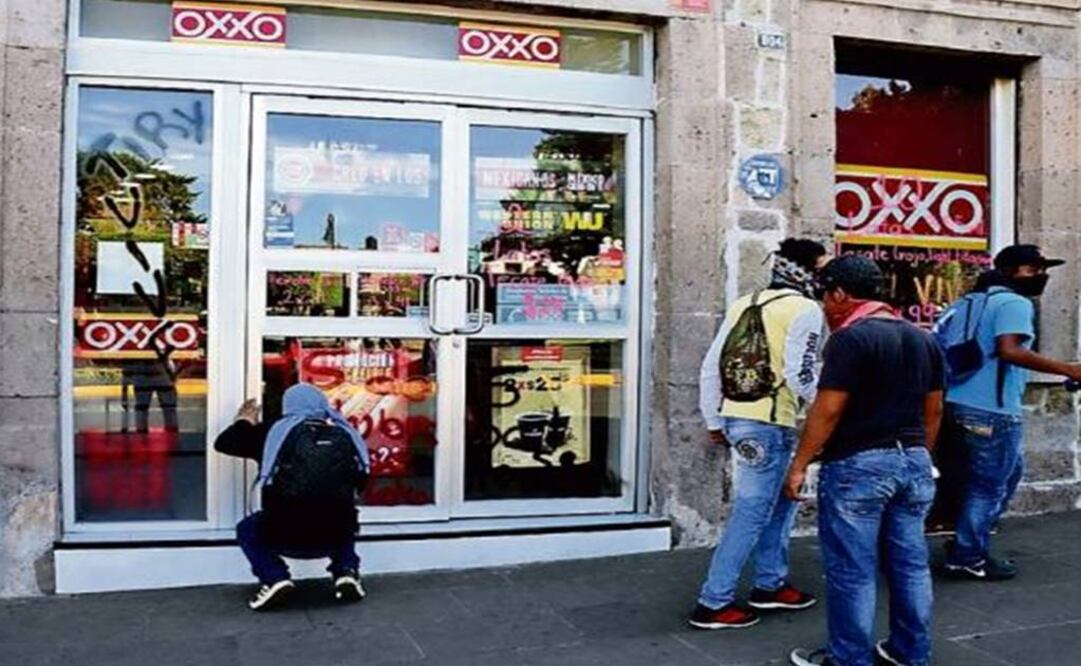 The group sprayed paint in local businesses, quarry stone buildings and police cars in the streets of capital city of Morelia, Michoacán – Photo: Special feature