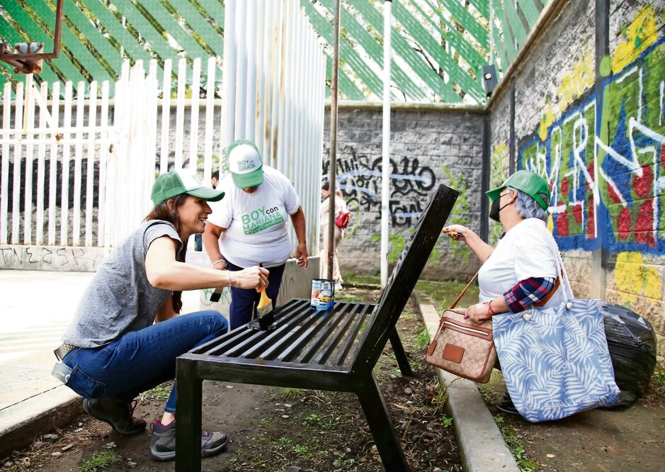 Mariana Boy y simpatizantes arreglan parque en la BJ. Foto: Especial