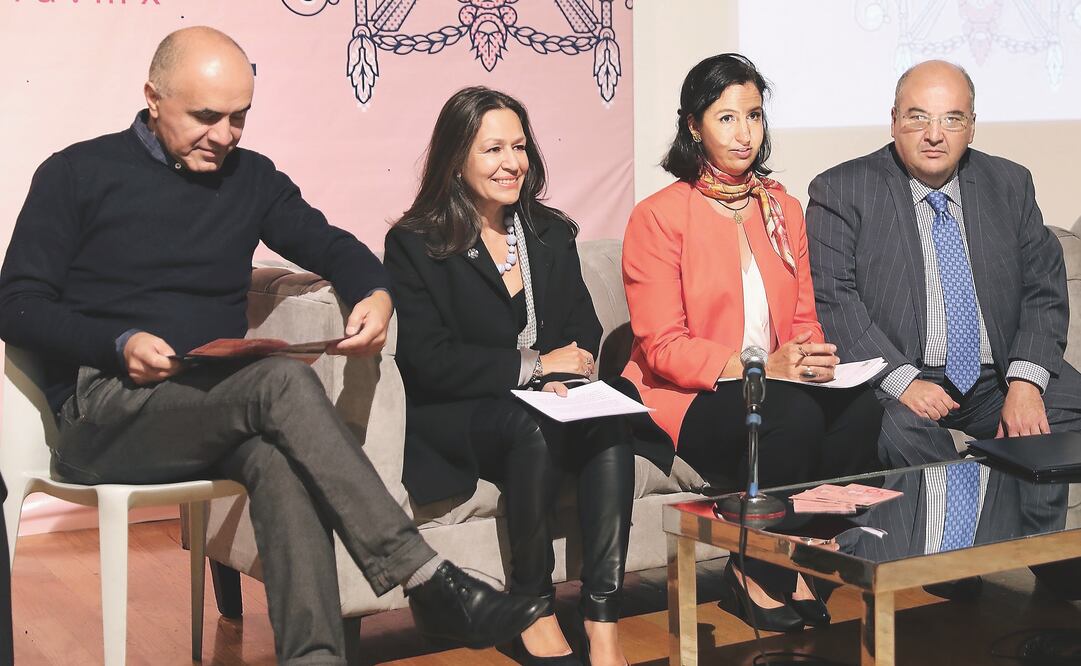 El músico Ricardo Gallardo, la directora del INBA, Lidia Camacho; la titular del encuentro Mariol Arias, el representante de Sectur estatal, Luis Nahúm Pedraza y el compositor Javier Álvarez presentaron el programa. (JUAN CARLOS REYES. EL UNIVERSAL)