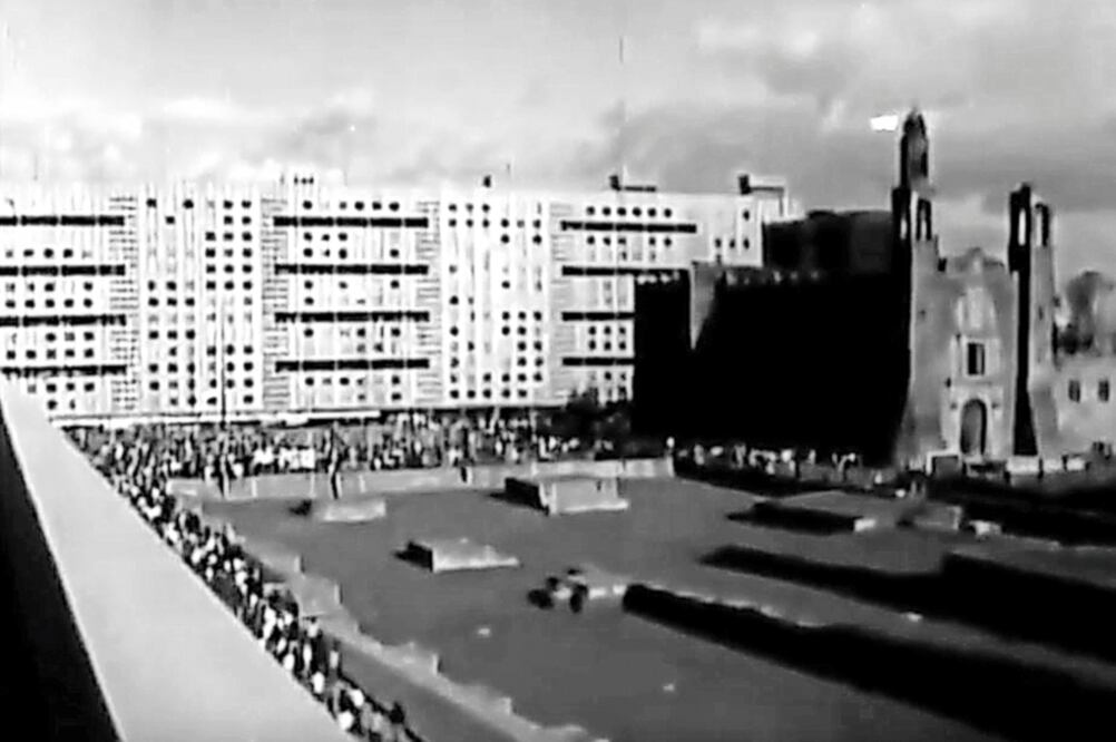 En la proyección de su filme, Leobardo López Arretche, director de El grito, recibió la medalla Filmoteca UNAM. (CORTESÍA)