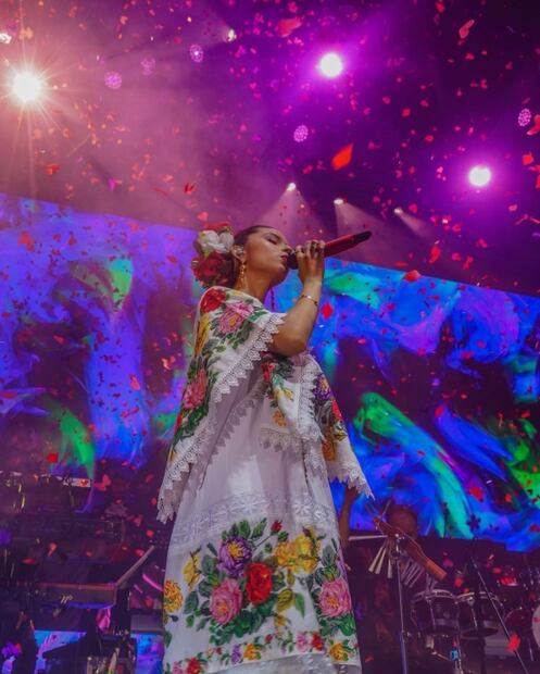 Este es el vestido de Ángela Aguilar ideal para este otoño