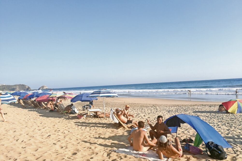 Reco nocimiento. En 2016, Zipolite fue declarado oficialmente como playa nudista legal, la única en el país. (ROSELIA CHACA. EL UNIVERSAL)