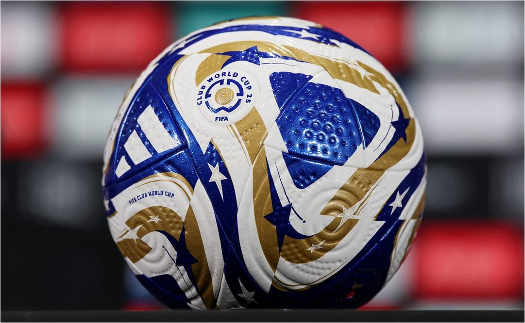 El balón de las finales del Mundial de Clubes FOTO: AFP