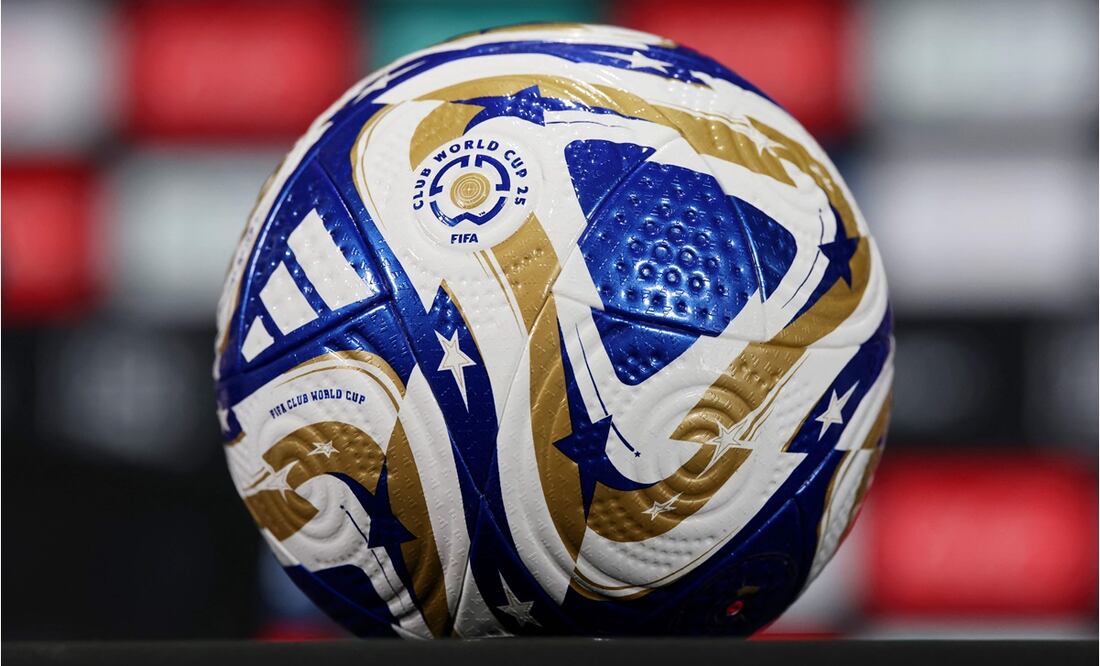 El balón de las finales del Mundial de Clubes FOTO: AFP