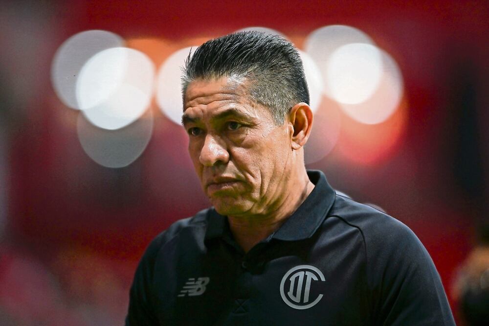 Ignacio Ambriz deja de ser el director técnico del Toluca
