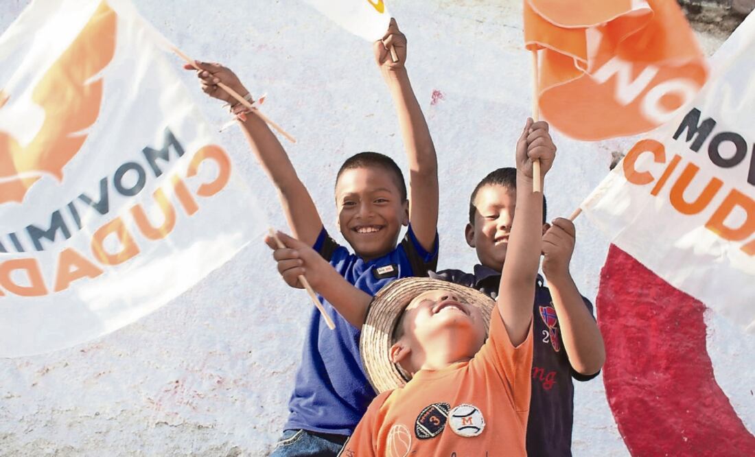 Niños en un acto de campaña de Raúl Mejía, de Movimiento Ciudadano, quien pidió a los demás candidatos presentar su 3 de 3. (TOMADA DE FACEBOOK DE RAÚL MEJÍA)