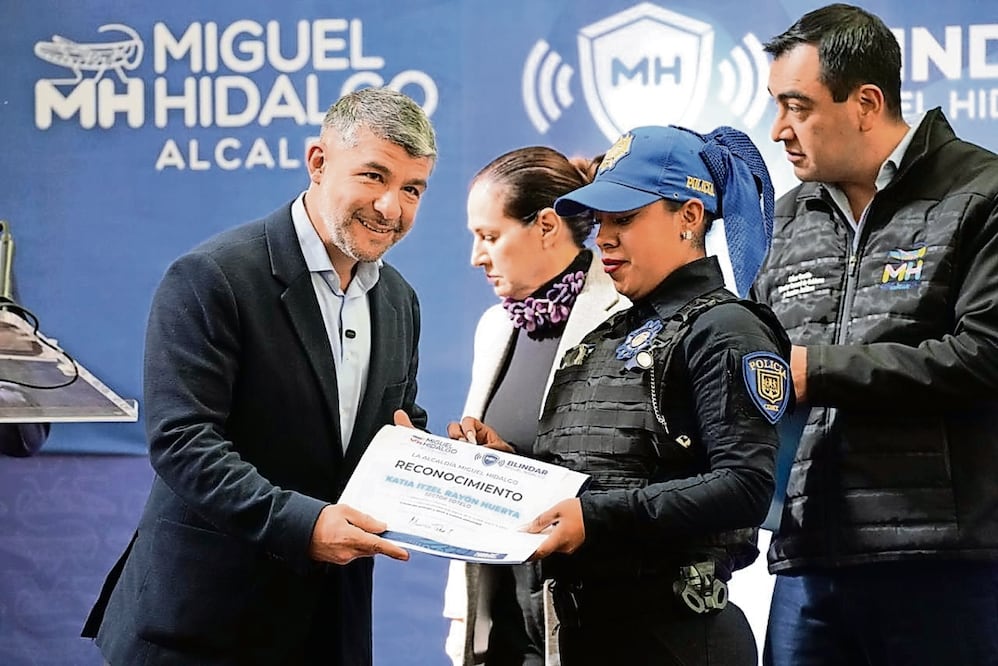 Mauricio Tabe agradeció el desempeño y el trabajo que todos los días hacen los uniformados del programa Blindar Miguel Hidalgo. Foto: Especial