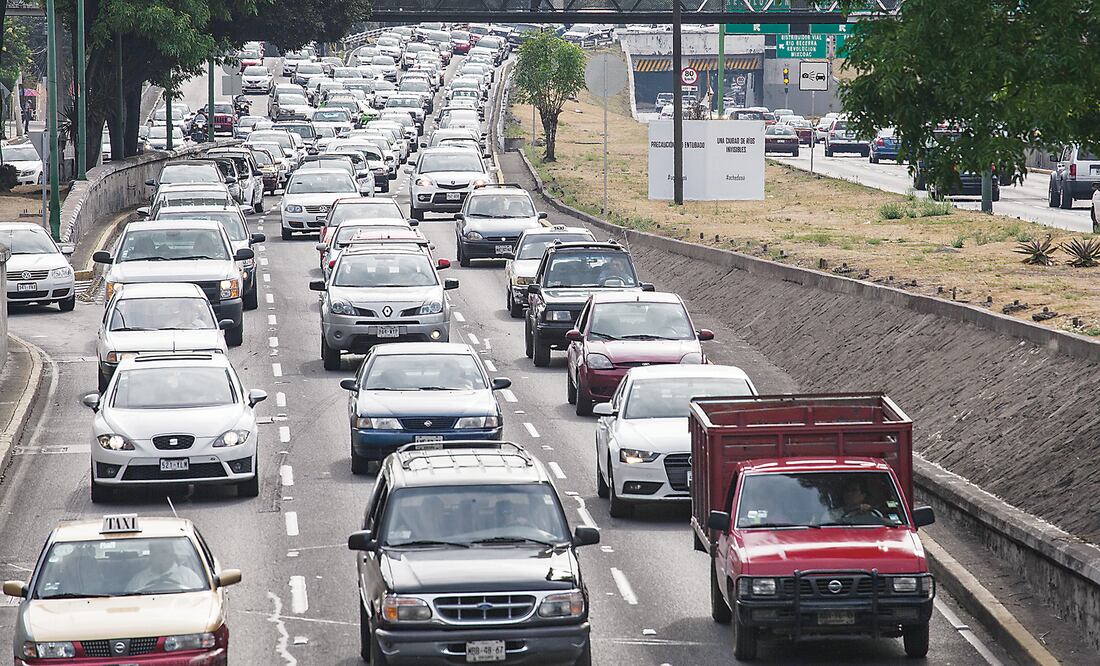 Además del Hoy No Circula, gastos como parquímetros y seguros, así como el tráfico, entre otros factores, inhiben el interés de adquirir un vehículo (ARCHIVO EL UNIVERSAL)