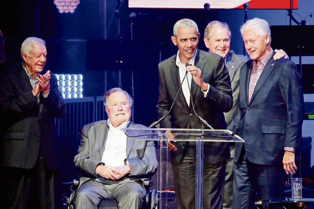 Encuentro. La reunión se dio en torno a un concierto, titulado “Deep From The Heart: The One America Appeal”. (RICHARD CARSON. REUTERS)