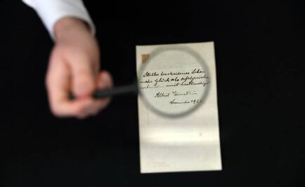 Pagan más de 1.5 mdd por cartas de Einstein