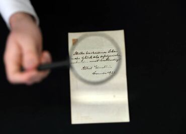 Pagan más de 1.5 mdd por cartas de Einstein